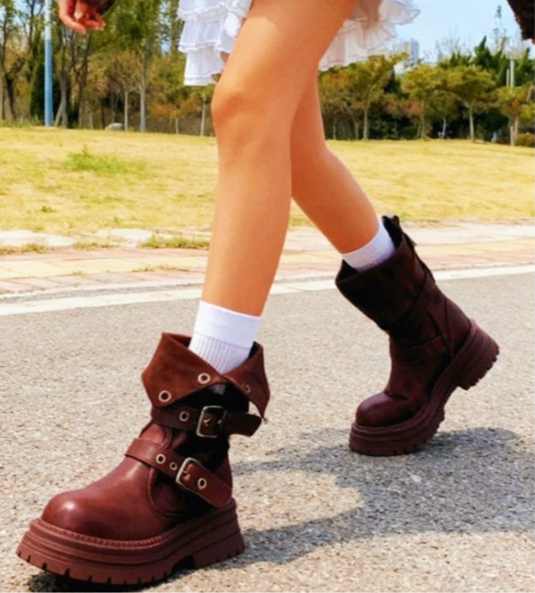 Kadın kahverengi &siyah tokalı bot